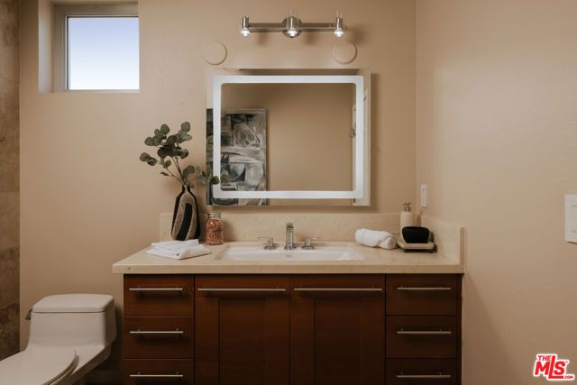 1524 11th Street E, Santa Monica, CA 90401