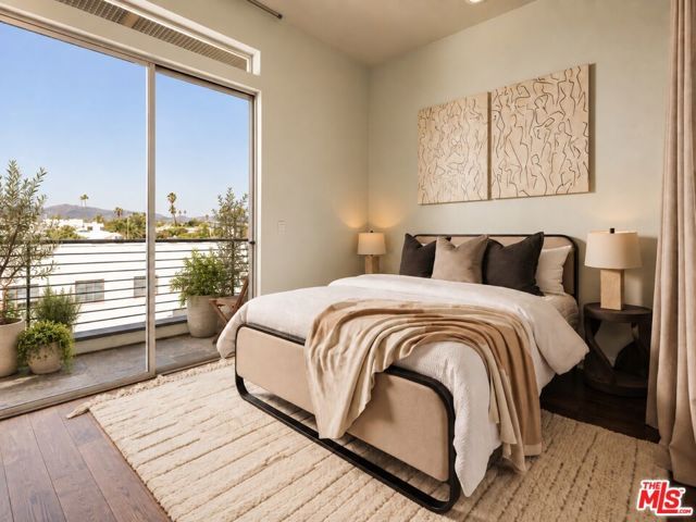 1524 11th Street E, Santa Monica, CA 90401