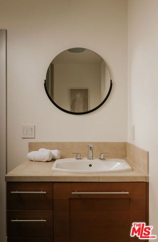 1524 11th Street E, Santa Monica, CA 90401