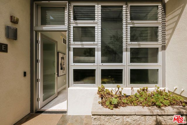 1524 11th Street E, Santa Monica, CA 90401