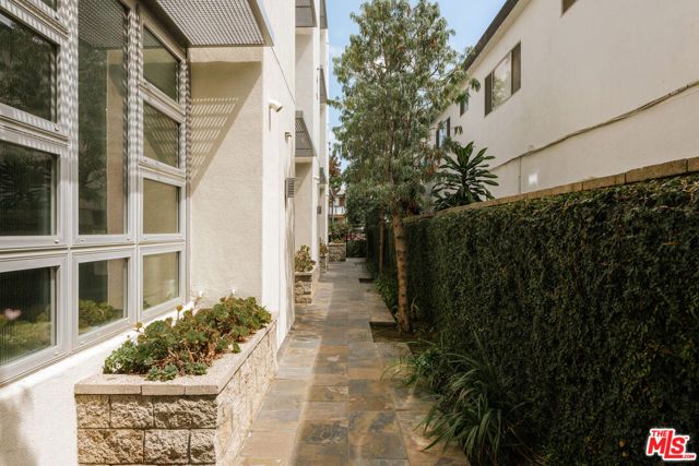 1524 11th Street E, Santa Monica, CA 90401