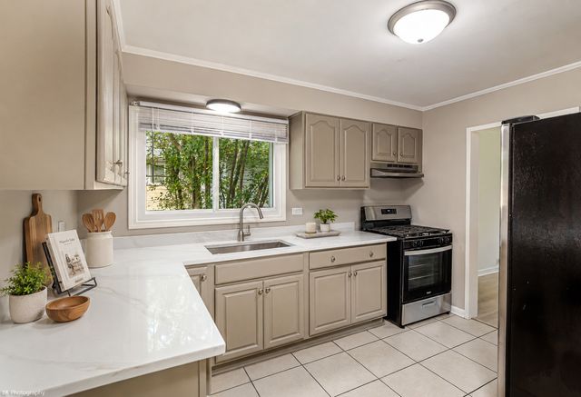 560 Lakewood Boulevard, Park Forest, IL 60466