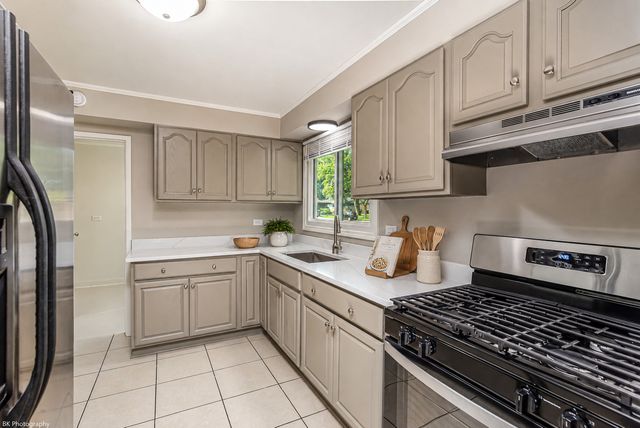 560 Lakewood Boulevard, Park Forest, IL 60466