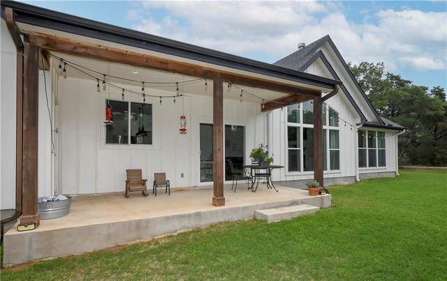 405 Woodlands DR, Bastrop, TX 78602