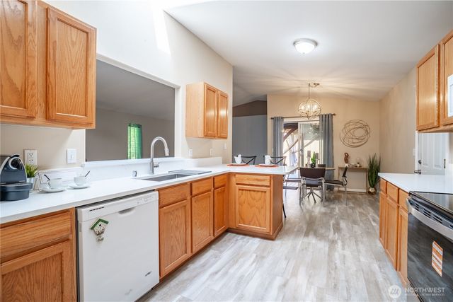 37 3rd Avenue N, Algona, WA 98001