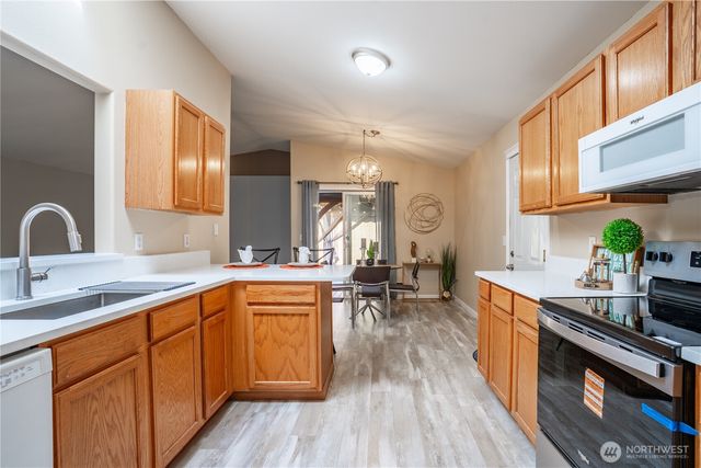 37 3rd Avenue N, Algona, WA 98001