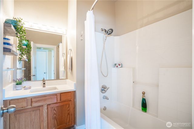 37 3rd Avenue N, Algona, WA 98001