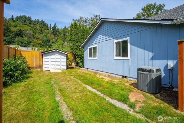 37 3rd Avenue N, Algona, WA 98001