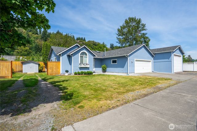 37 3rd Avenue N, Algona, WA 98001
