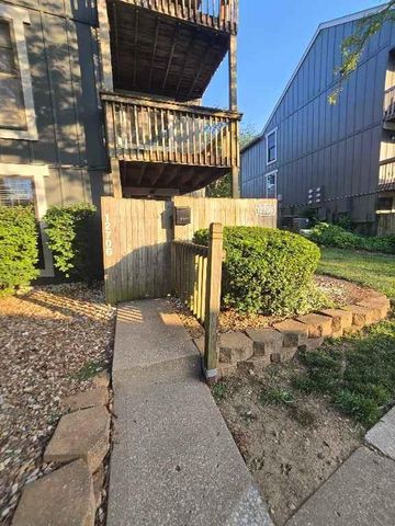 12706 W 110th Terrace, Overland Park, KS 66210