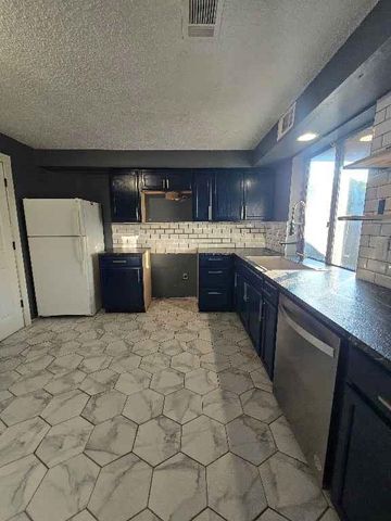 12706 W 110th Terrace, Overland Park, KS 66210