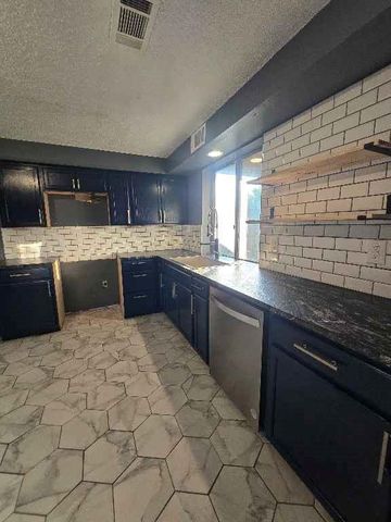 12706 W 110th Terrace, Overland Park, KS 66210