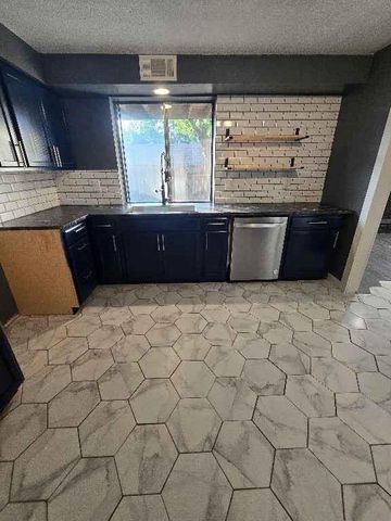 12706 W 110th Terrace, Overland Park, KS 66210