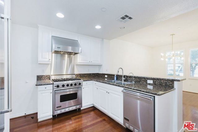 453 N Altadena Drive 8, Pasadena, CA 91107