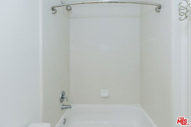 453 N Altadena Drive 8, Pasadena, CA 91107