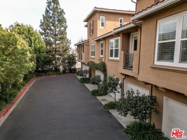 453 N Altadena Drive 8, Pasadena, CA 91107