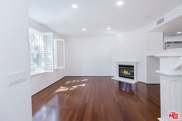 453 N Altadena Drive 8, Pasadena, CA 91107