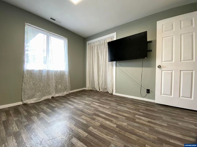 1784 Tamarack St, Sweet Home, OR 97386