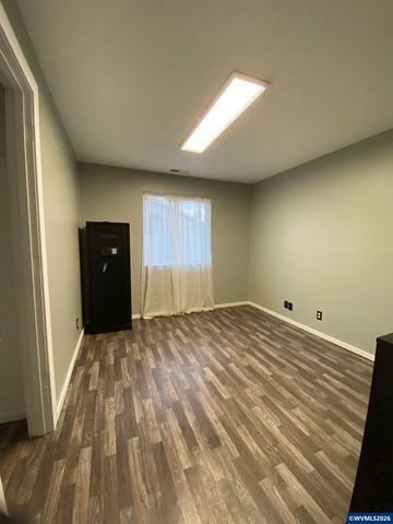 1784 Tamarack St, Sweet Home, OR 97386