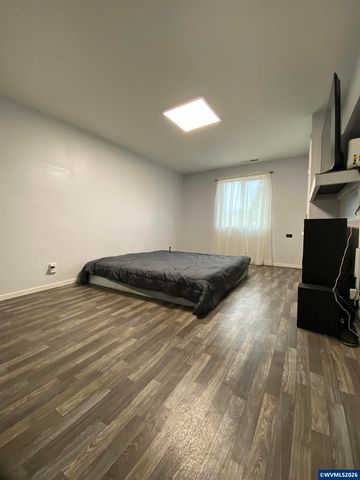 1784 Tamarack St, Sweet Home, OR 97386