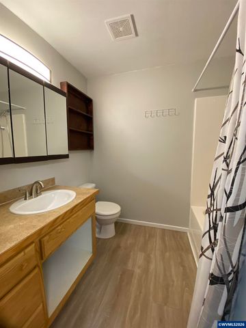 1784 Tamarack St, Sweet Home, OR 97386