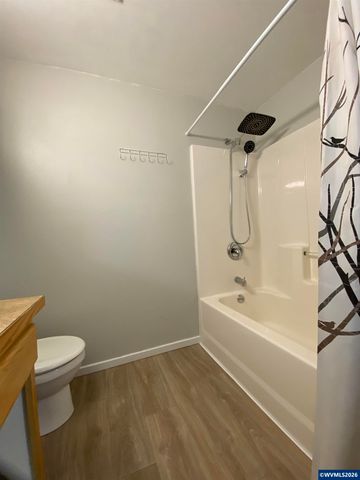 1784 Tamarack St, Sweet Home, OR 97386