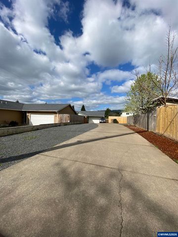 1784 Tamarack St, Sweet Home, OR 97386