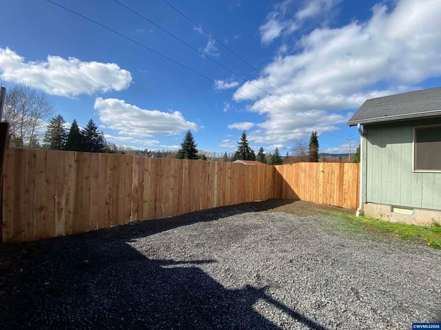 1784 Tamarack St, Sweet Home, OR 97386