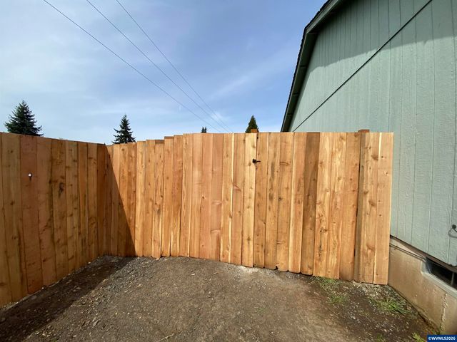 1784 Tamarack St, Sweet Home, OR 97386