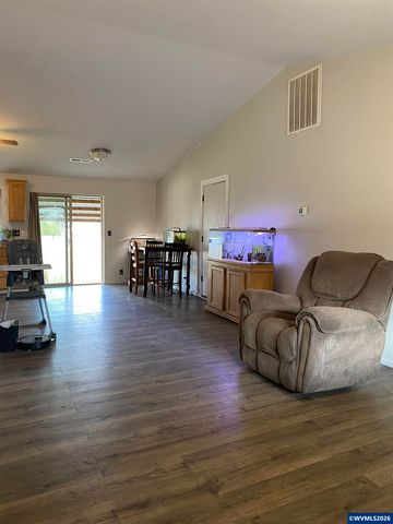 1784 Tamarack St, Sweet Home, OR 97386