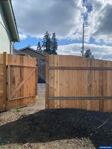 1784 Tamarack St, Sweet Home, OR 97386