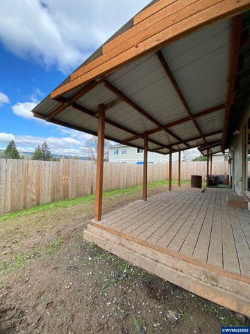 1784 Tamarack St, Sweet Home, OR 97386