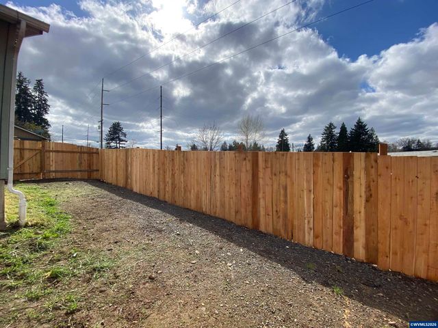 1784 Tamarack St, Sweet Home, OR 97386