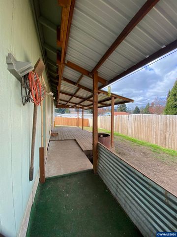 1784 Tamarack St, Sweet Home, OR 97386