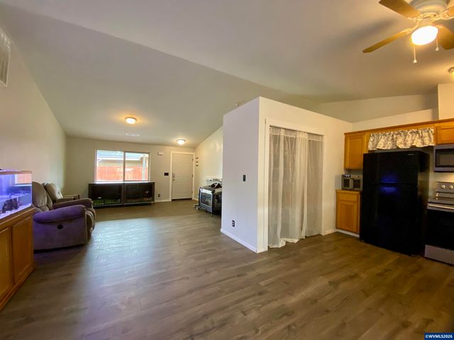 1784 Tamarack St, Sweet Home, OR 97386