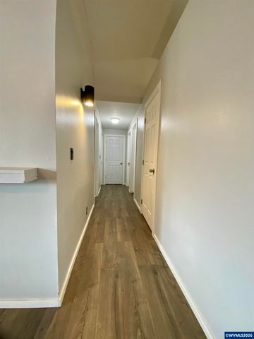 1784 Tamarack St, Sweet Home, OR 97386