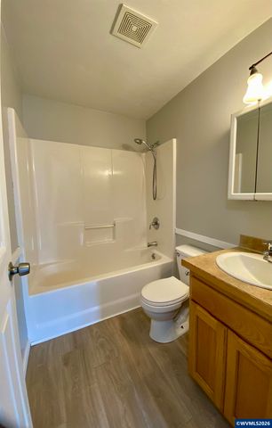 1784 Tamarack St, Sweet Home, OR 97386