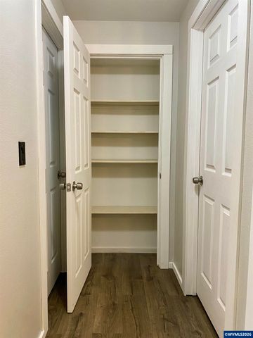 1784 Tamarack St, Sweet Home, OR 97386