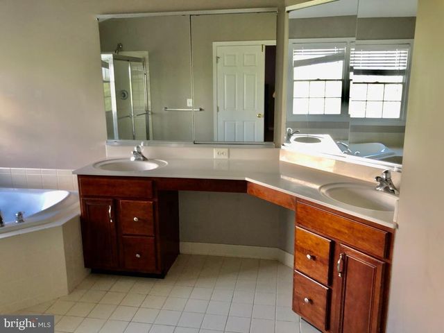 20084 BOXWOOD PL, Ashburn, VA 20147