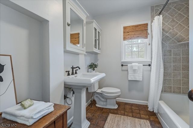 8 Lessing Rd, West Orange Twp., NJ 07052