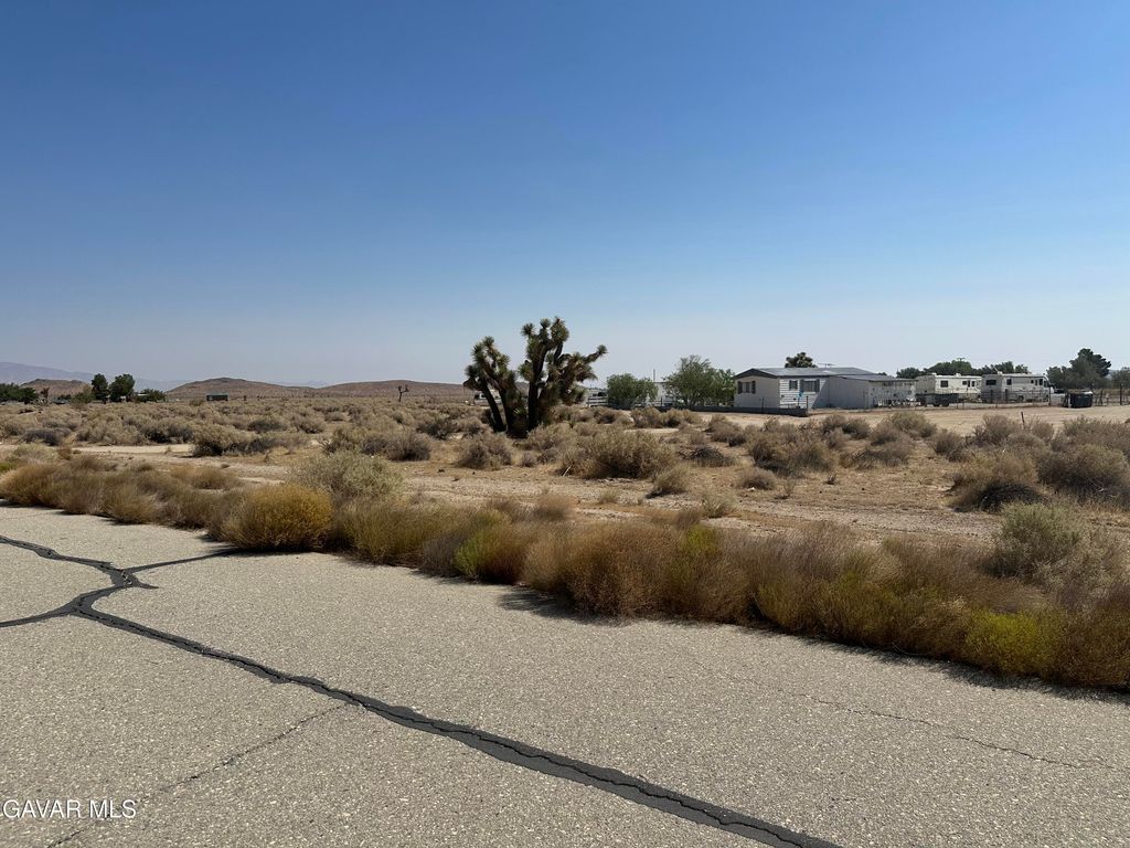 Frontage Road, Mojave, CA 93501