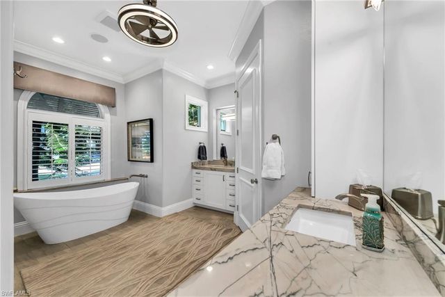 590 Putter Point PL, Naples, FL 34103