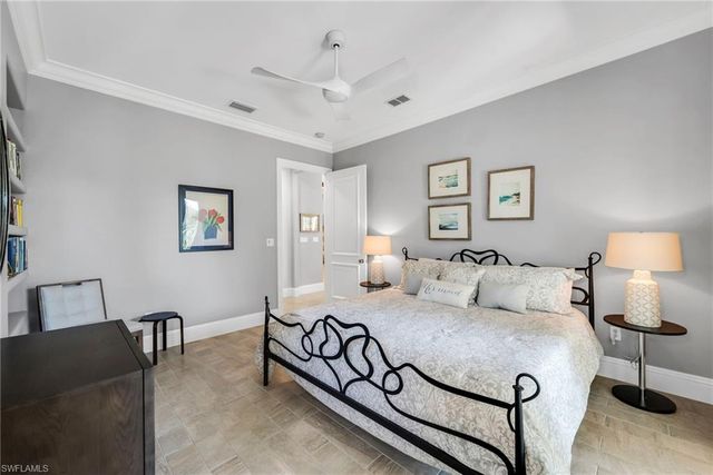 590 Putter Point PL, Naples, FL 34103