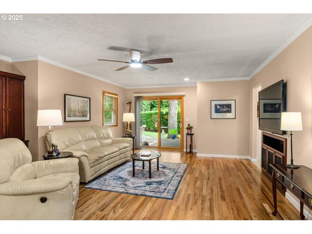 9845 Sw EAGLE Ln, Beaverton, OR 97008