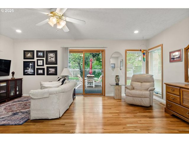 9845 Sw EAGLE Ln, Beaverton, OR 97008