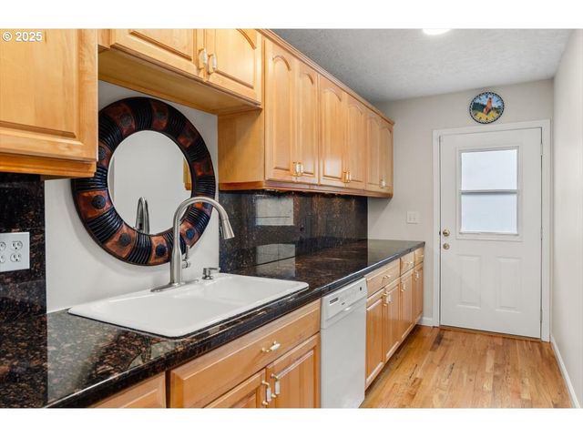 9845 Sw EAGLE Ln, Beaverton, OR 97008