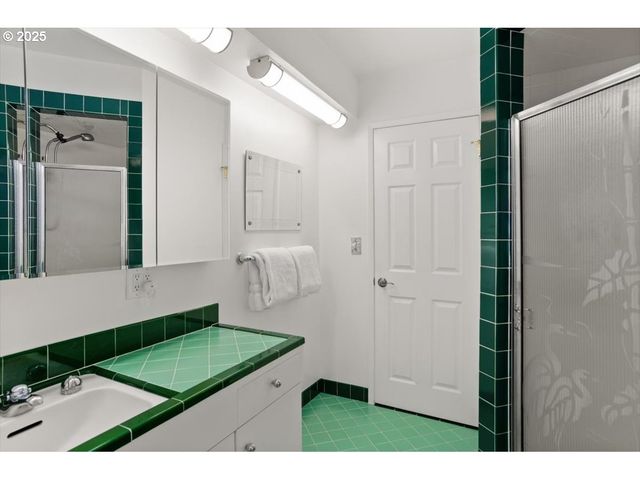 9845 Sw EAGLE Ln, Beaverton, OR 97008