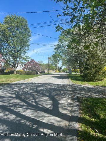 22 Caywood Road, Poughkeepsie, NY 12603
