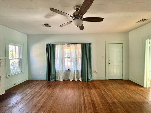 1702 S 19th Street, Chickasha, OK 73018