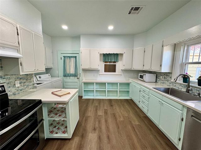 1702 S 19th Street, Chickasha, OK 73018